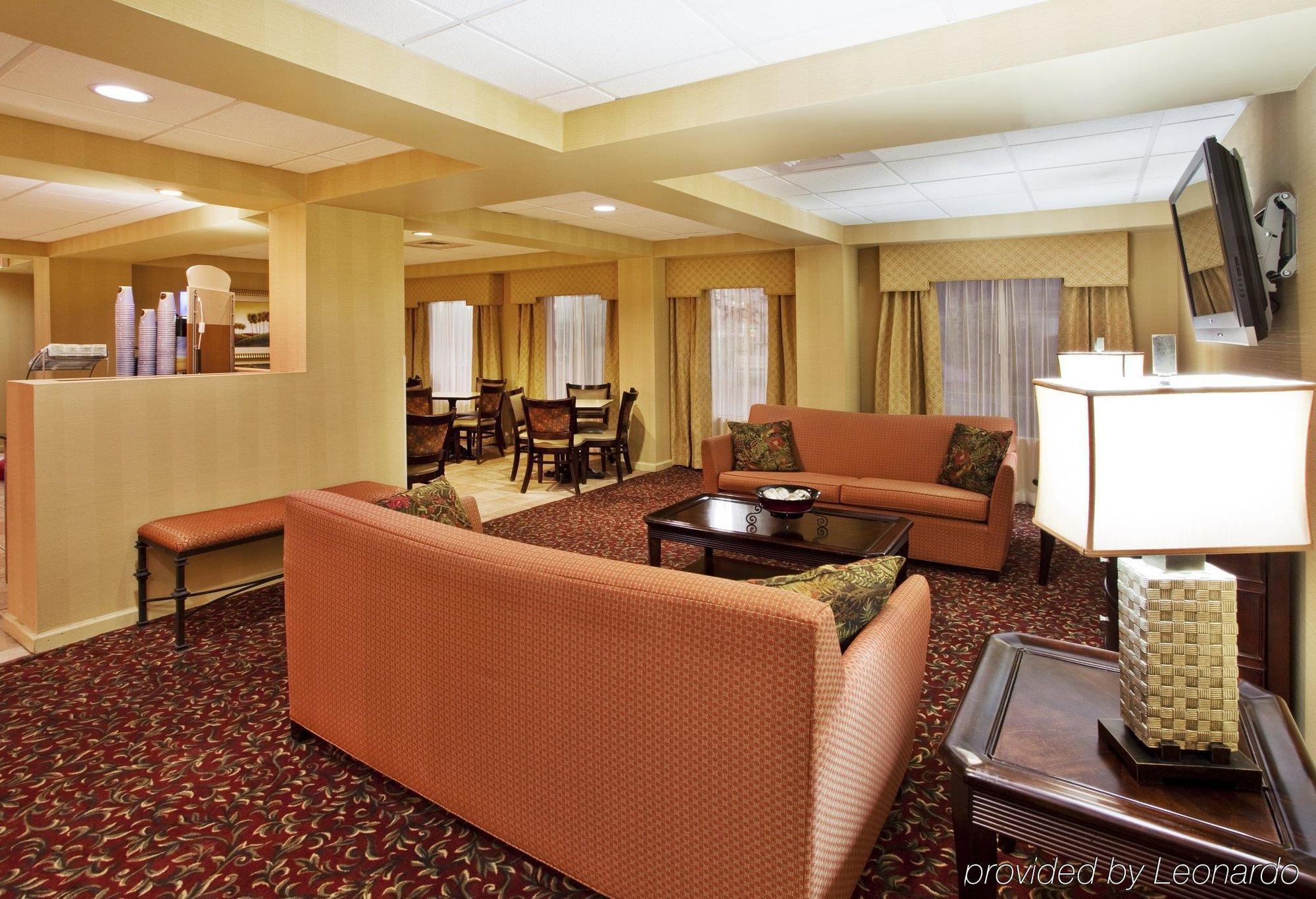 Baymont By Wyndham Calhoun Hotel Interior photo