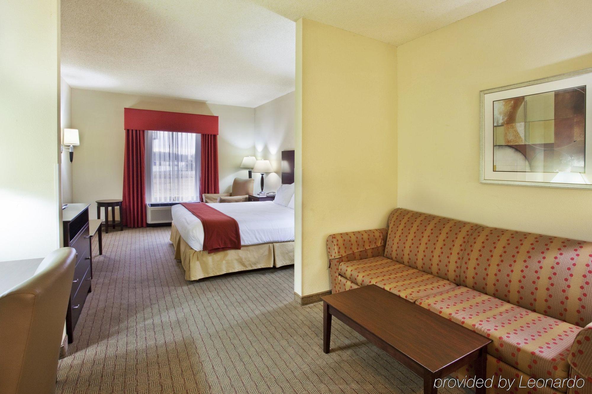 Baymont By Wyndham Calhoun Hotel Room photo